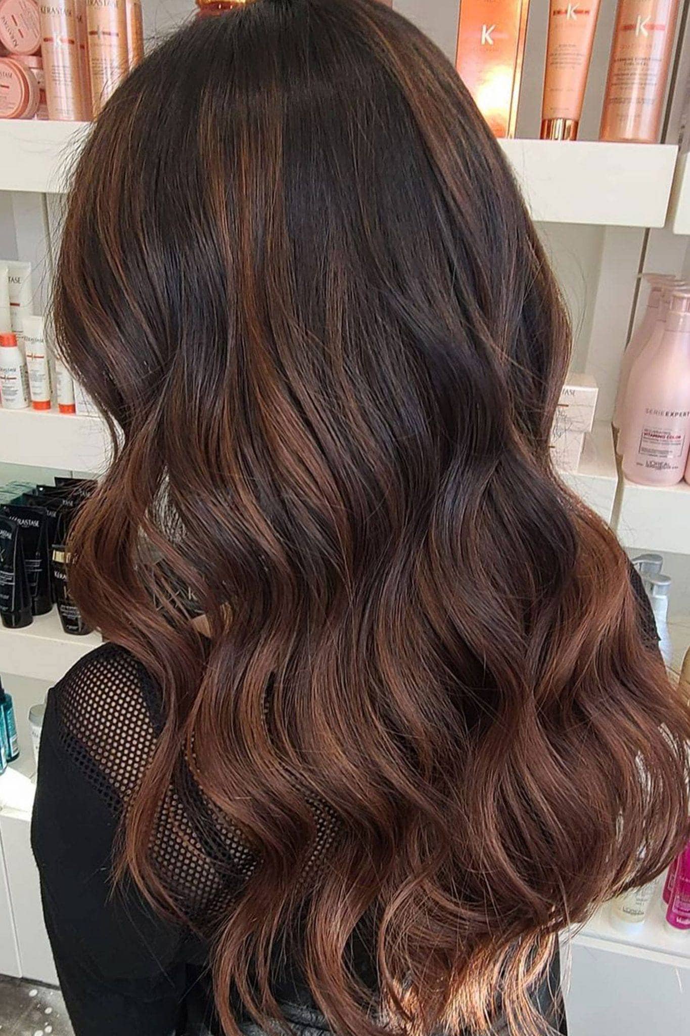 Reflejos en pelo castaño: así debes elegir el tono ideal