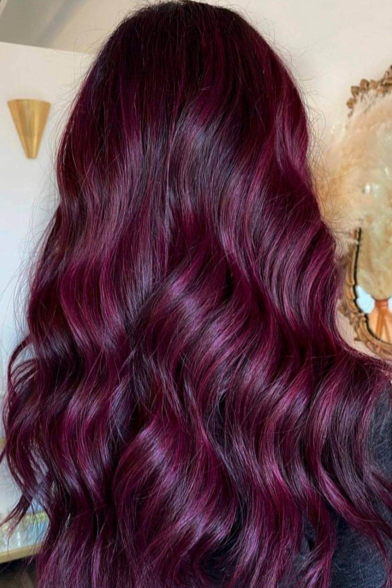 15 formas de llevar el cabello color borgoña esta temporada