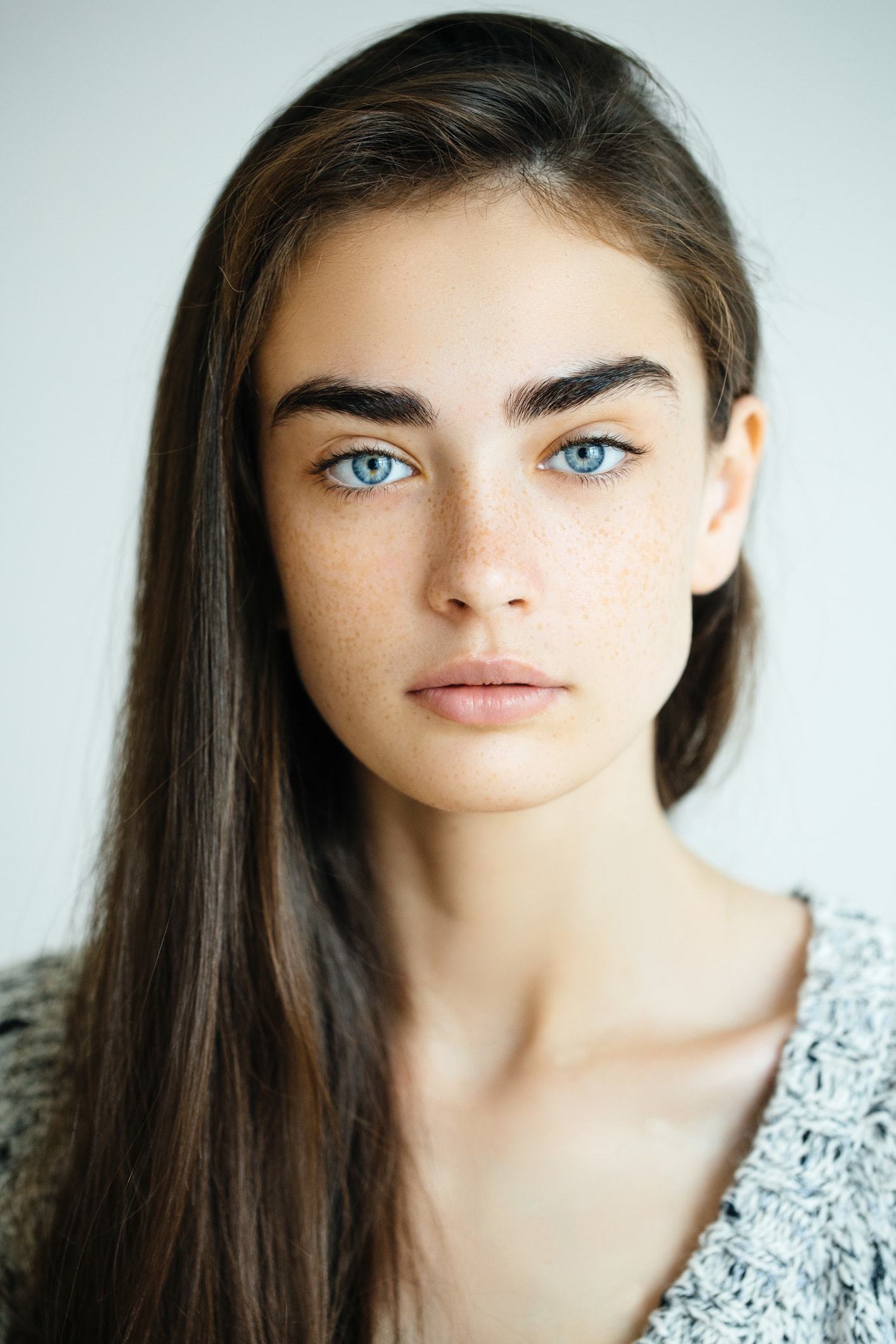 10 Brown Hair Blue Eyes Hairstyles to Inspire You in 2022 | ATH US ...