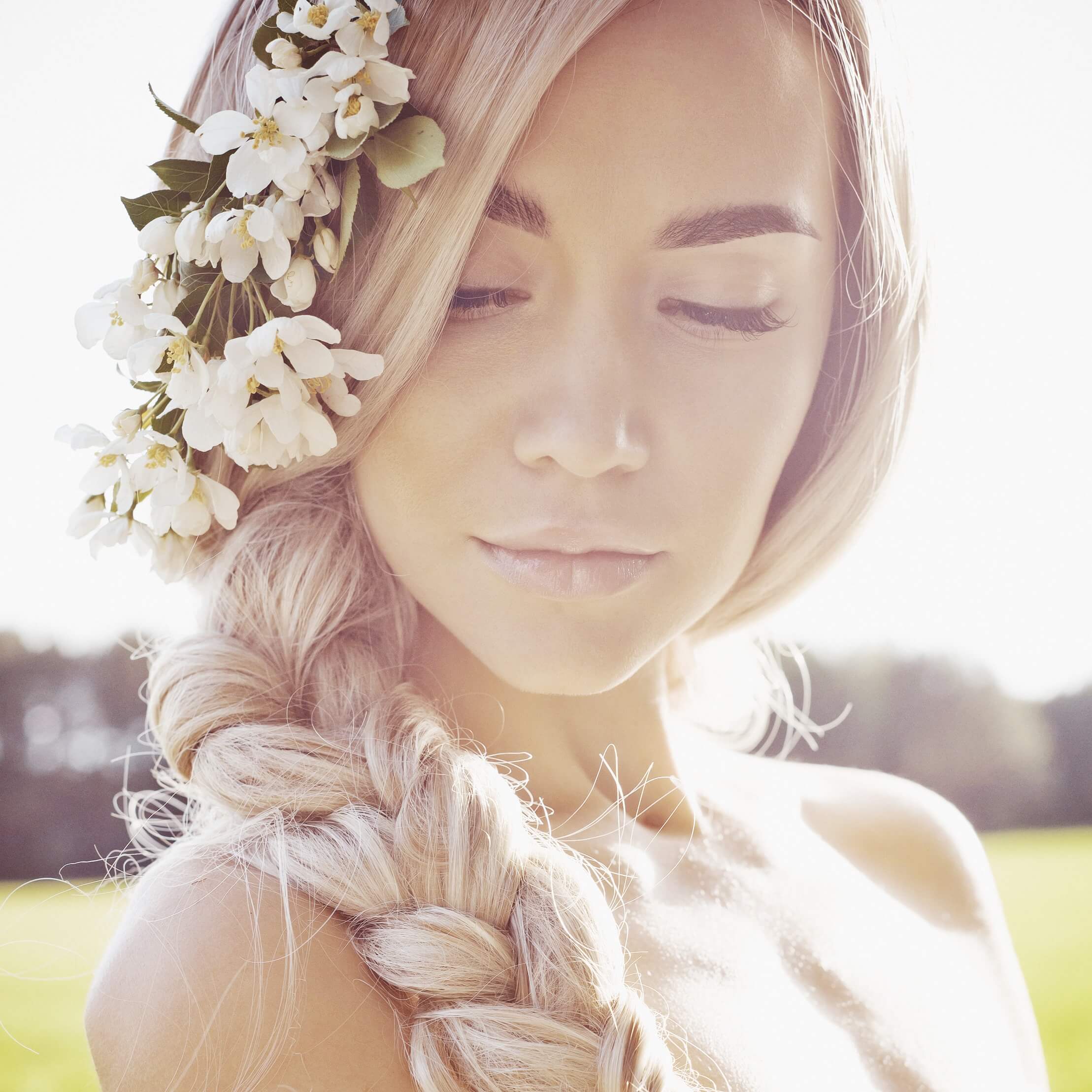 20 Wedding Hairstyles With Flowers