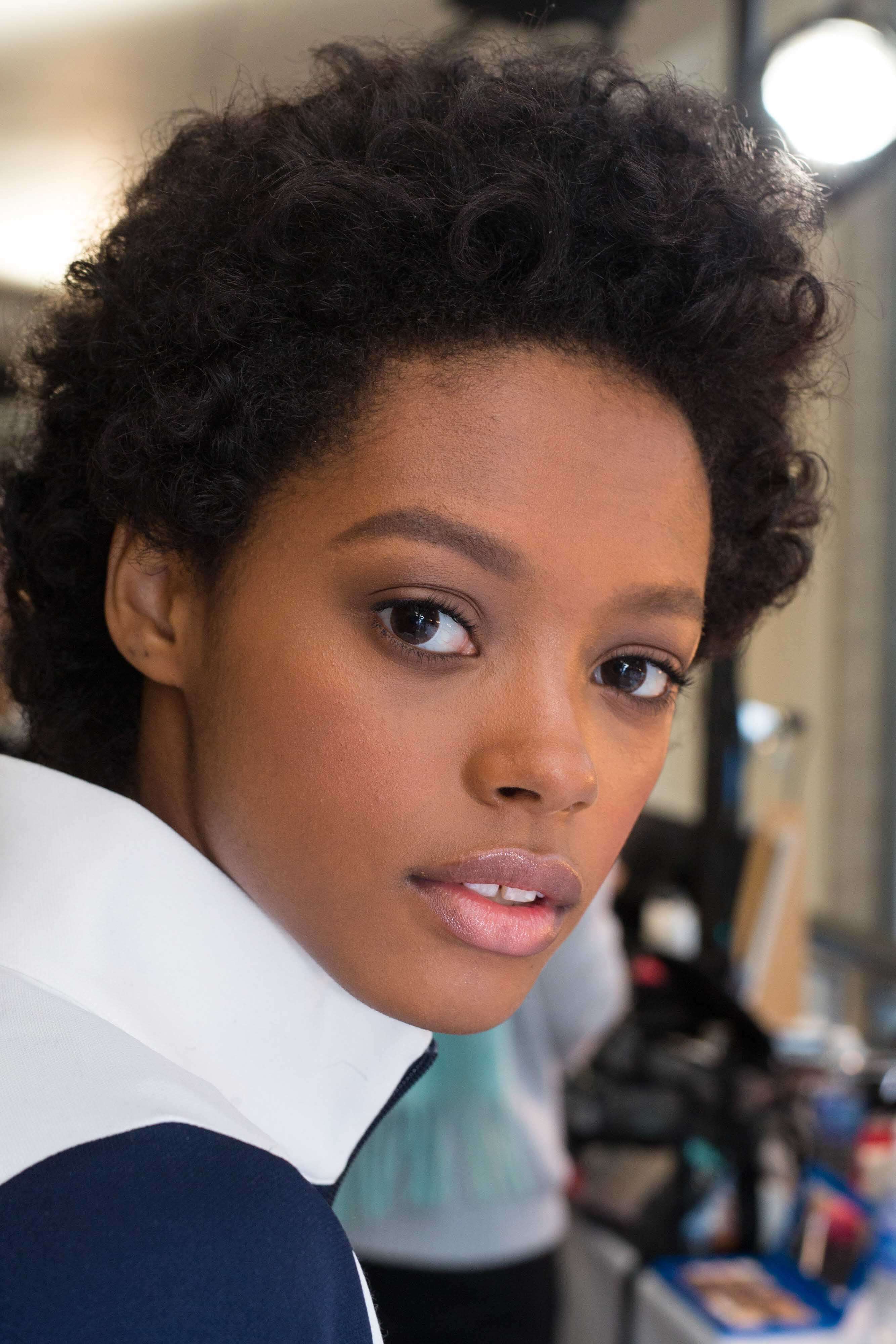 Oval faces: Top 5 short haircuts for curly hair