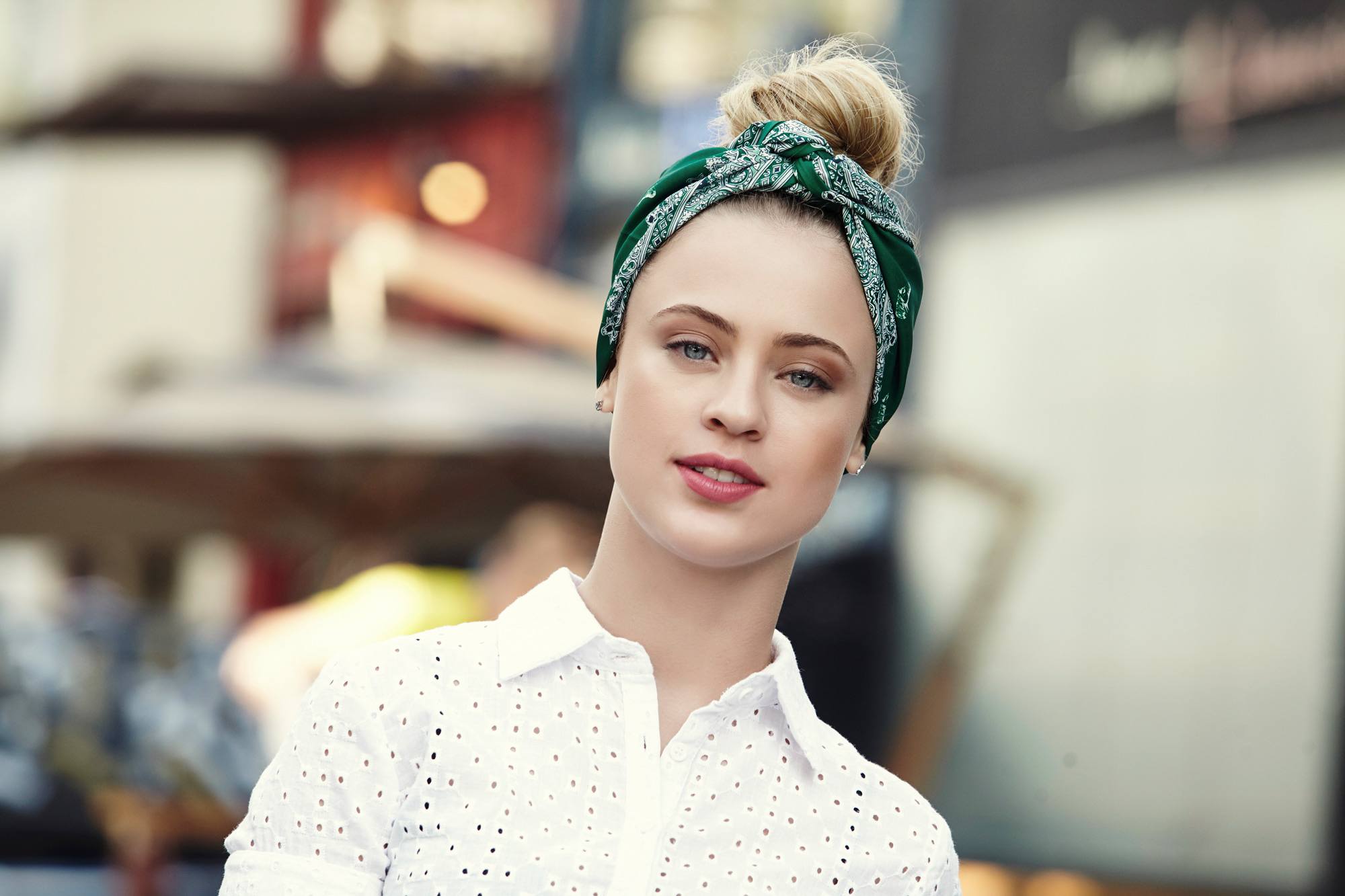 How To Create A Vintage Updo With A Bandana